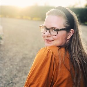 Meet your Posher, Elizabeth